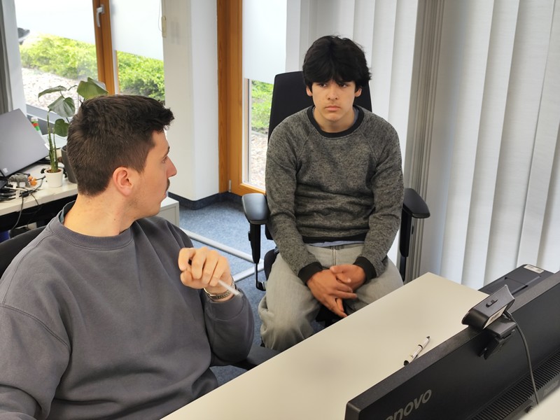 An der Seite des Fachangestellten Mark Langenkamp erlebte Mateo Pinus die Arbeit in der Eingangszone hautnah